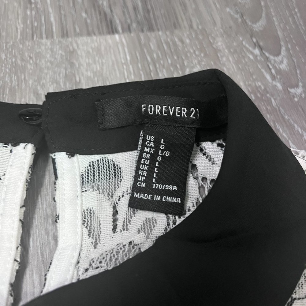 Forever 21 White Floral Lace See Thru Sleeveless Top with Black Collar Size L - Picture 6 of 7